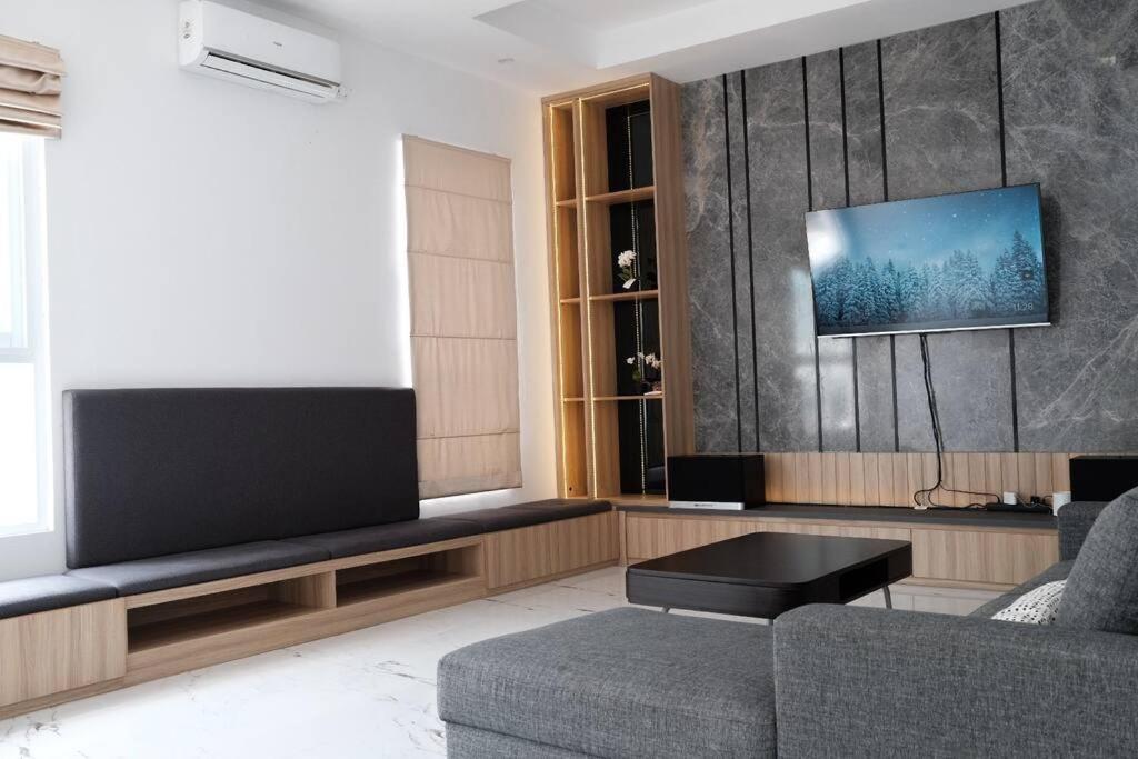 Villa 55 With Pool, Karaoke And Rooftop Bogor Buitenkant foto