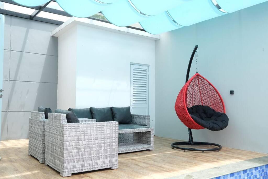 Villa 55 With Pool, Karaoke And Rooftop Bogor Buitenkant foto
