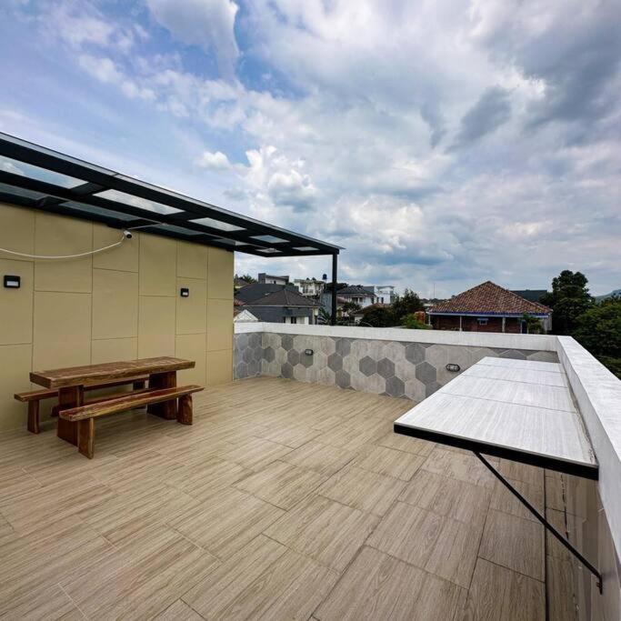 Villa 55 With Pool, Karaoke And Rooftop Bogor Buitenkant foto